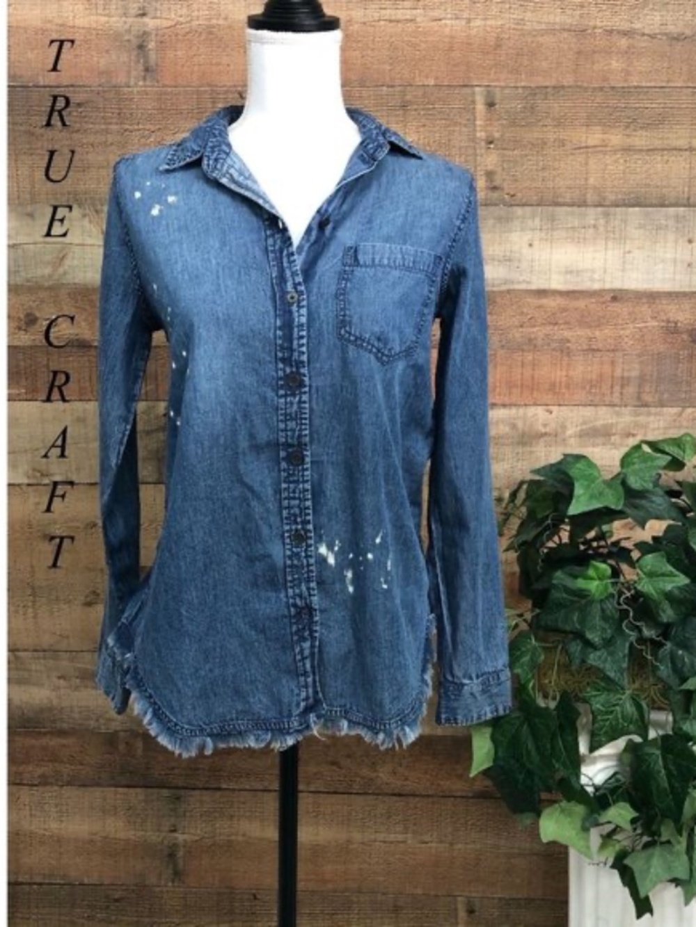 Women's Size Small True Craft Young Contemporary Nashville Vibes Button Up